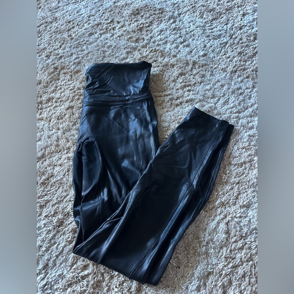 Spanx faux leather leggings size L - Picture 2 of 3